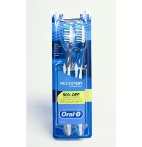Зубная щетка Pro expert все в одном 40 Средняя Oral-B 1+1 шт