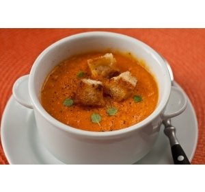 Морковный суп с чесночными гренками