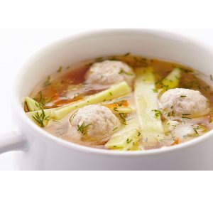 Суп-лапша с фрикадельками из свинины