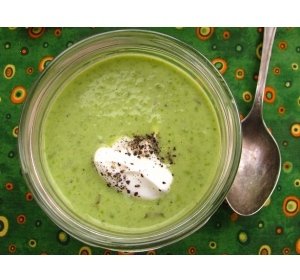 Суп из зеленого горошка с йогуртовой заправкой